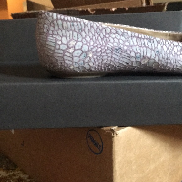 Shoe - Picture 3 of 4